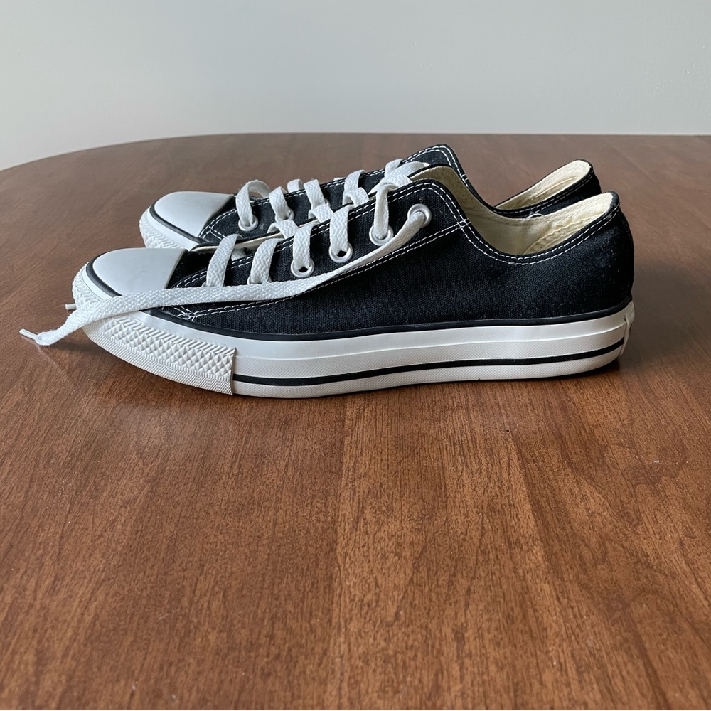 Chuck Taylor Low Top Sneakers